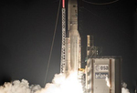 “阿丽亚娜5”型运载火箭携两颗通讯卫星升空