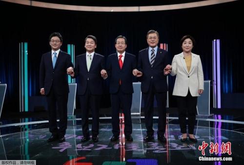 当地时间2017年4月23日，韩国首尔， 韩国大选电视辩论举行。图为几位主要候选人。