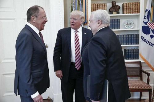 特朗普5月10日在白宫会晤俄罗斯外长拉夫罗夫和大使基斯里亚克。