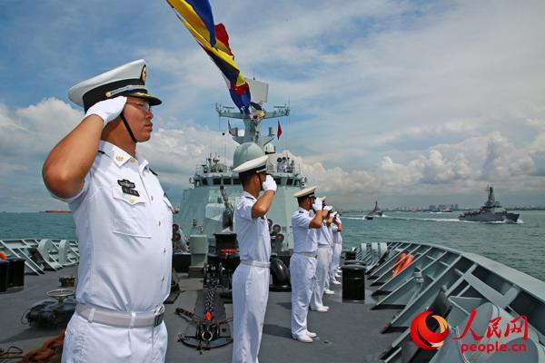 海军黄山舰参加新加坡海军成立50周年检阅活动