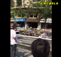 浙江一火锅店爆炸 目击者:现场惨不忍睹 全是血