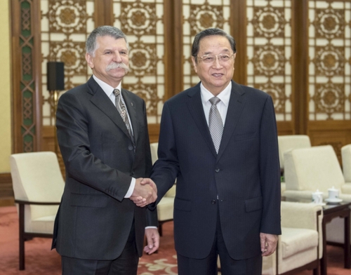 6月2日，全国政协主席俞正声在北京会见匈牙利国会主席克韦尔。