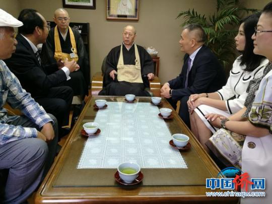 中日黄檗文化促进会人士与日本京都宇治市日中友好协会交流恳谈。　林文清 摄