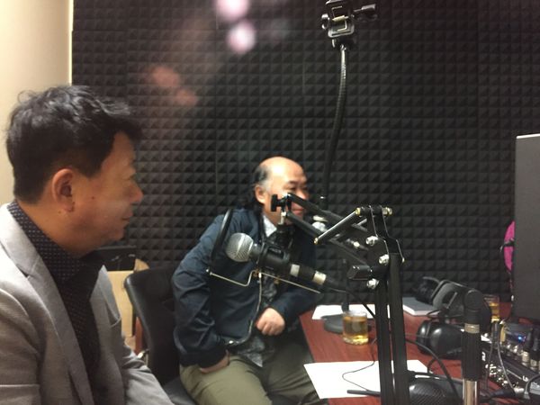 6、盛鸣澳洲展期间和王旭在澳洲华语广播电台做扇面文化专访节目