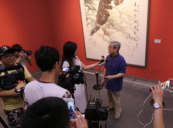 郭志光先生在现场接受媒体采访