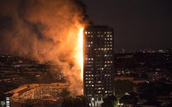 伦敦大火公寓几乎被燃尽 系4楼住户冰箱着火引起