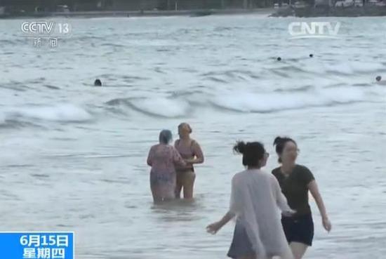 4名中国游客普吉岛溺水 救生员:来得太早还没上班