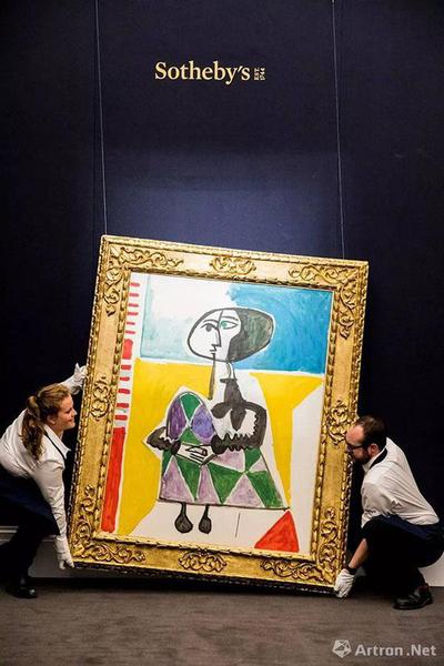 巴布罗·毕加索《蹲坐女子像》 1954年10月8日作 油彩画布