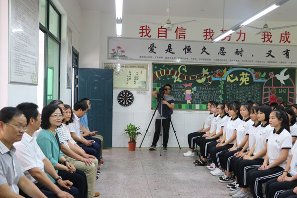 看望温暖工程教育移民项目湖南“一家一”助学就业受助学生