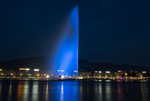 日内瓦大喷泉点亮“蓝灯”纪念世界难民日