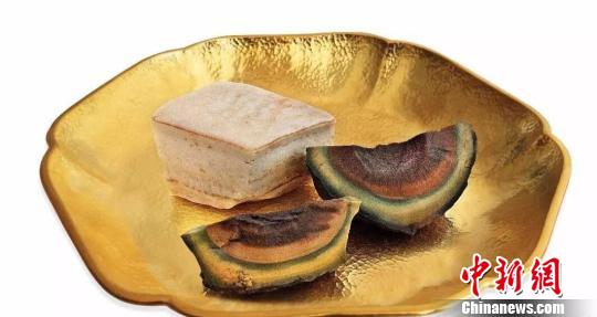 120.7万元成交的阿拉善戈壁玛瑙石“皮蛋豆腐”。阿拉善盟宣传部供图