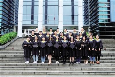 重庆一大学现学霸班:29名学生四年拿了19万奖学金