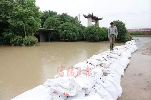 钱塘江流域暴发建国后第二大洪水 百年古桥被冲毁