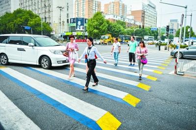 北京设立3D立体斑马线 警示车辆让行人