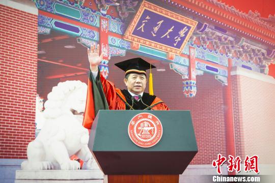 上海交大举行本科生毕业典礼本科生就业率已超90%
