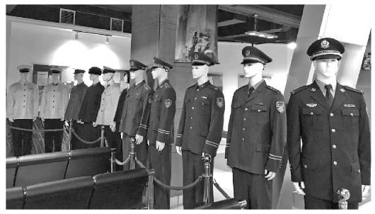 图3为湖北警察史博物馆展出的新中国不同时期警服。