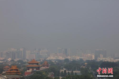 7月13日，高温、高湿度空气笼罩下的北京城区依旧处在高温黄色预警中，当日预报最高气温为36℃。 <a target='_blank' href='http://www.chinanews.com/'>中新社</a>记者 杨可佳 摄