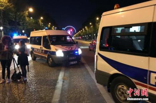 法国首都巴黎著名商业街香榭丽舍大道4月20日晚发生枪击事件。