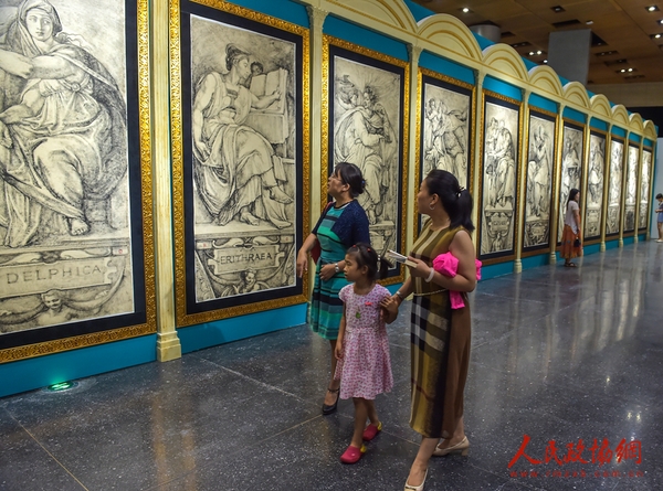 鸟巢米开朗基罗国际艺术展吸引众多观众观展 (2)
