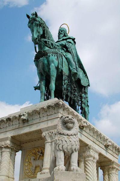 匈牙利首都布达佩斯的圣斯蒂芬的雕像