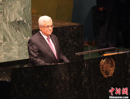 当地时间11月29日，巴勒斯坦民族权力机构主席阿巴斯在联大会议上讲话，呼吁广大会员国支持巴勒斯坦申请成为联合国观察员国的诉求。联合国大会当天以138票赞成、9票反对、41票弃权通过决议，决定在联合国给予巴勒斯坦观察员国地位。<a target='_blank' href='http://www.chinanews.com/'>中新社</a>发 李洋 摄