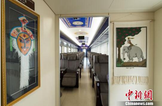 西藏开行拉萨至日喀则唐竺古道号品牌列车