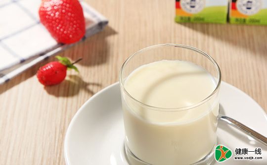 脂肪肝患者早餐可选去脂牛奶