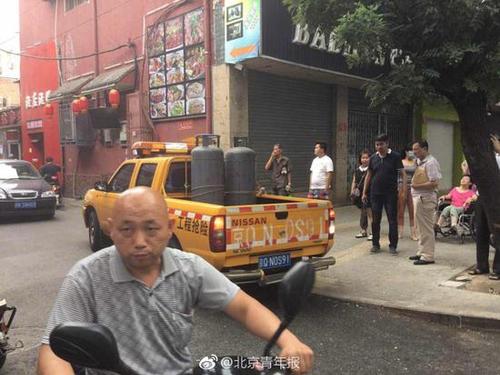 北京新街口一餐饮店发生爆炸 有人路过浑身是血