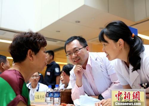 资料图：黑龙江省当地民众体验来自台湾顶级医疗专家的医疗服务。<a target='_blank' href='http://www.chinanews.com/'>中新社</a>记者 王舒 摄