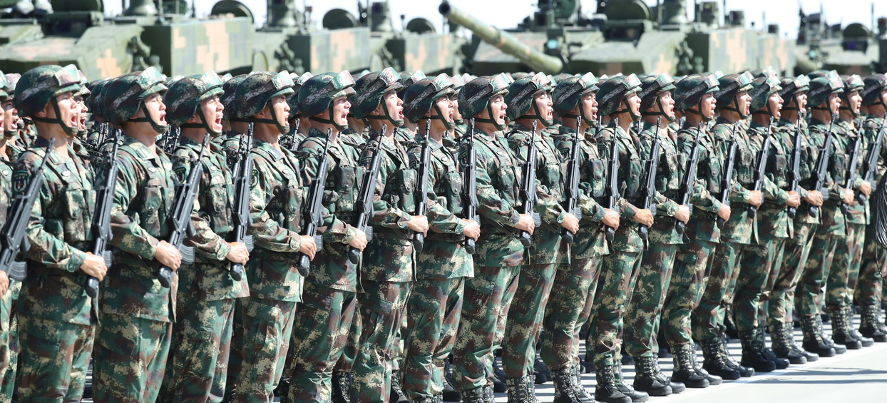          庆祝中国人民解放军建军90周年阅兵举行