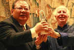 吉狄马加获徐志摩诗歌节“银柳叶诗歌终身成就奖”