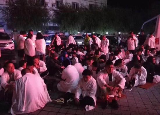 九寨沟地震上海游客：余震不断 虽然意外但还有序