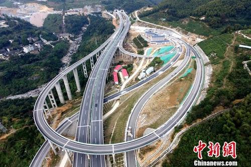资料图：福建正在修建的高速路网。<a target='_blank' href='http://www.chinanews.com/'>中新社</a>记者 王东明 摄