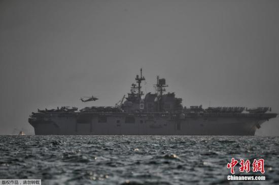 此前在6月，美国驱逐舰“菲茨杰拉德”号在日本水域与菲律宾货轮碰撞。有专家指出，军舰与大型船只碰撞非常罕见，美国第七舰队短时间内两度出事，令人质疑美国海军提供的训练是否足够，同时可能影响美军在区内的部署。