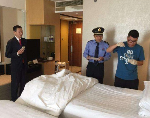 北京卫监突袭5家五星级酒店 被罩毛巾等采样送检