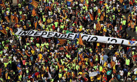 巴塞罗那100万人大游行 支持加泰罗尼亚独立公投