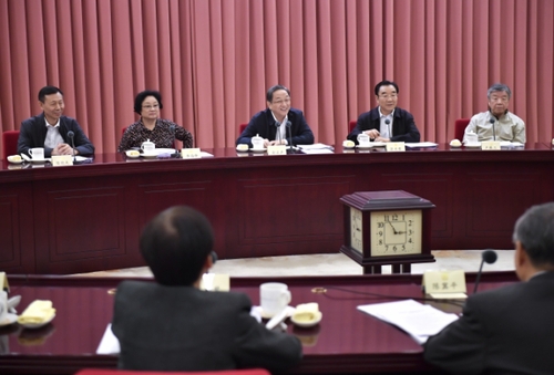 9月21日，全国政协在北京召开第74次双周协商座谈会，围绕“营造风清气正的网络空间”建言献策。全国政协主席俞正声主持会议并讲话。