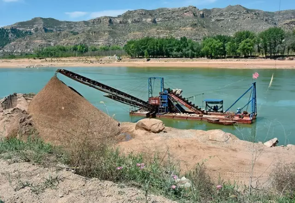 黄河变清调查:每年泥沙减少7亿吨 大洪水几率增加