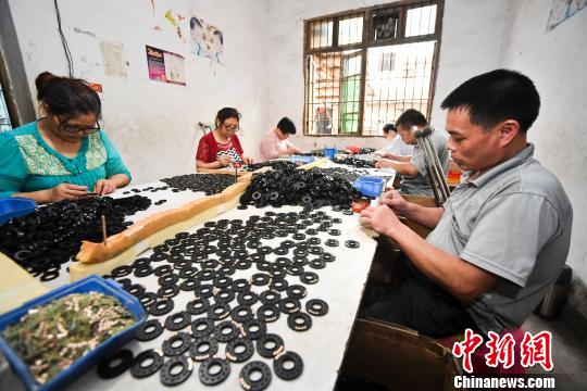 中国残联:六大措施助贫困残疾人脱贫
