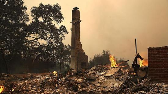 美国加州火灾致15人遇难 特朗普:我们将赶赴救援