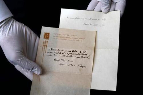 爱因斯坦95年前顺手塞的手写纸条 今值1000万元