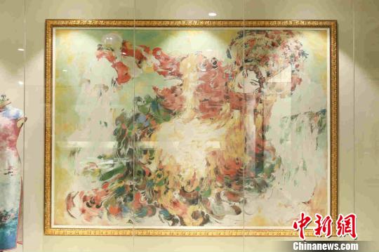 展品——大型仿油画彩色织锦《金贵妃》。　张昀蔚 摄