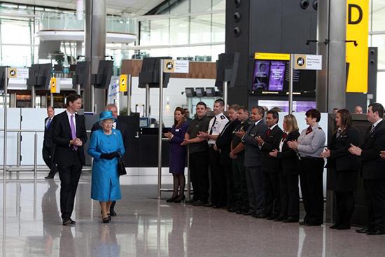 伦敦一机场信息泄露 含女王和政要进出机场路径