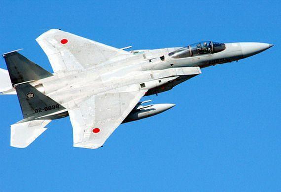 日本自卫队F-15战斗机紧急着陆 因飞行员腿麻了