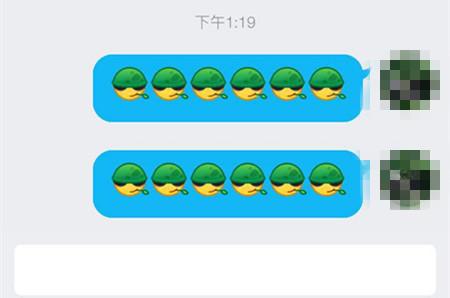 手机端腾讯QQ里戴帽子的小人儿从叼着烟头变成了叼着一片绿叶。来源：手机端腾讯QQ截图。