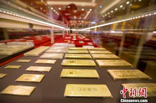 资料图：今年前三季度中国黄金实际消费量815.89吨，与去年同期相比增长15.49%，<a target='_blank' href='http://www.chinanews.com/'>中新社</a>记者 张云 摄