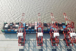 上海洋山深水港四期自动化码头开港试生产