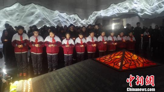 12月13日，沈阳“九一八”历史博物馆在国家公祭日举行悼念仪式。　朱明宇 摄