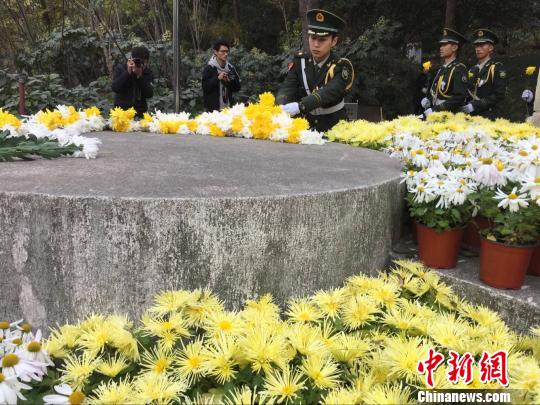 南京北极阁大屠杀丛葬地悼念现场。　朱晓颖 摄