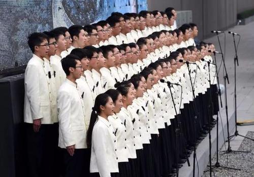 12月13日，青少年代表在南京大屠杀死难者国家公祭仪式上宣读和平宣言。新华社记者孙参摄